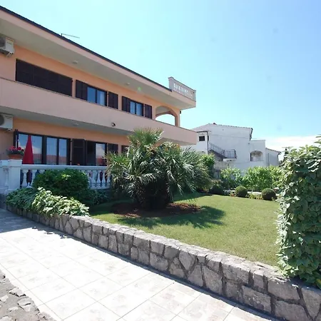 Apartment Fuer 4 Personen Ca 37 Qm In Njivice, Kvarner Bucht Krk Njivice